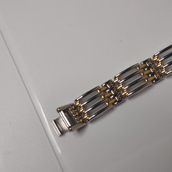 Silver Tone And Black Avenue Metal Watch - Picture 6 of 13